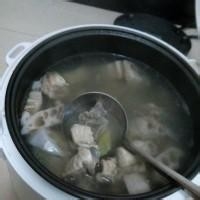 莲藕排骨汤的做法