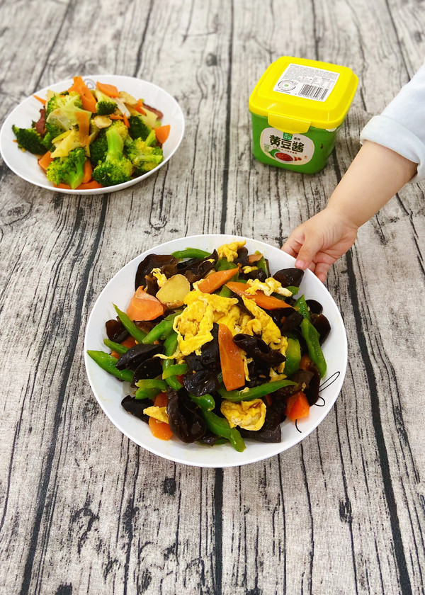 青椒木耳炒鸡蛋