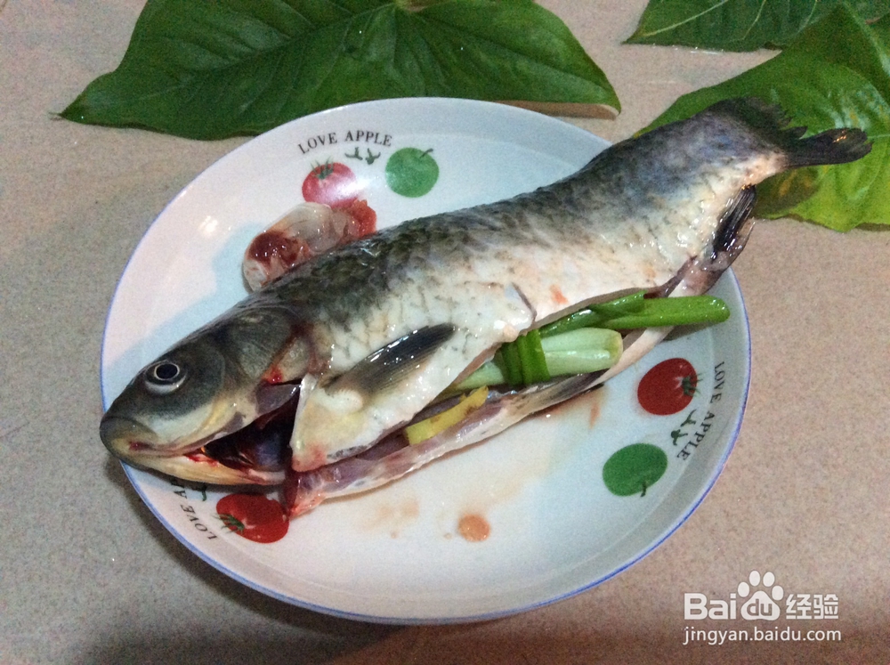 椰肉汁鲫鱼汤的做法