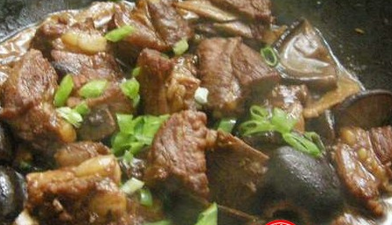 怎岩做香菇焖排骨