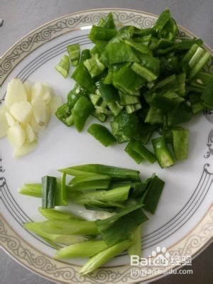 健康养生佳品茭白腊肉丁的做法