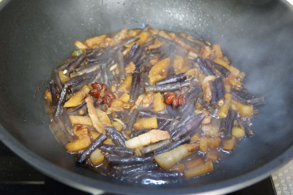 紫豆角烧土豆条