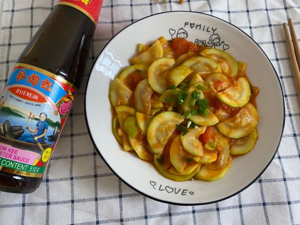 西红柿炒西葫芦