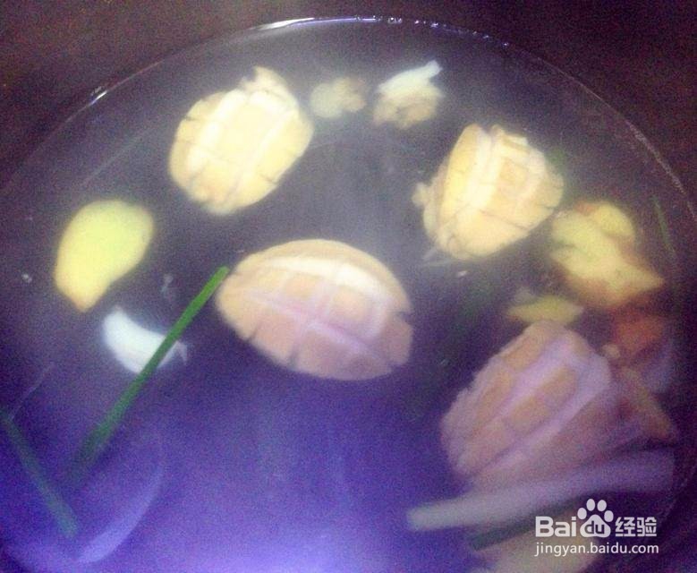 鲍鱼花胶焖鸡煲的做法