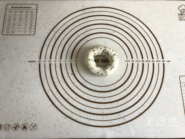 黑芝麻贝果的做法