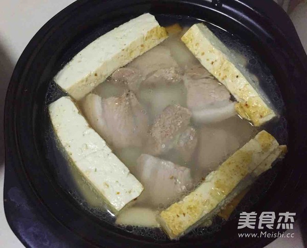 五花肉煲仔饭