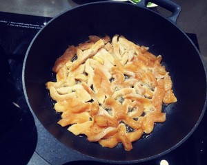 如何做孜然麻辣鸡胸肉