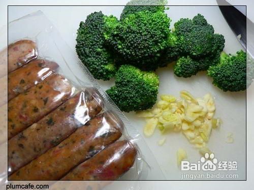 鸡肉香肠炒蝴蝶意粉的做法