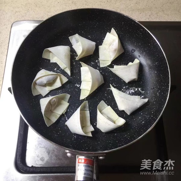 抱蛋馄饨的做法