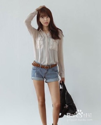 简约风格衣着装扮 个性潮气依旧魅力