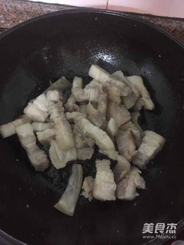 麻辣鹌鹑焖五花腩