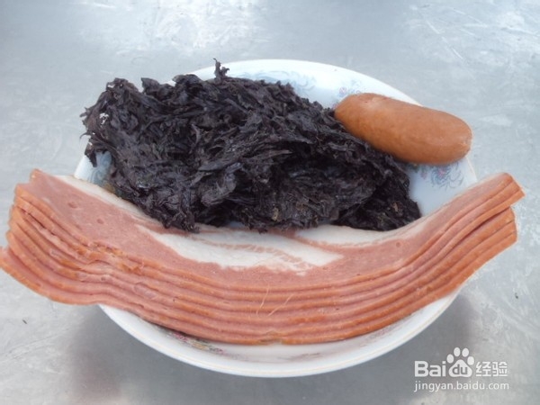 教你简单做出小白菜培根饭卷