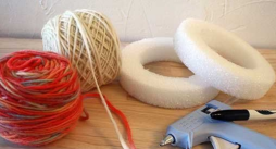 海绵上缠绕纱线 制作漂亮节日装饰烛台！