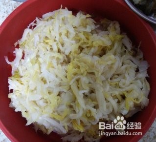 教你如何制作红焖肉炖酸菜
