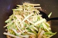 如何做西葫芦炒肉末