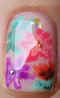 彩绘美甲简单花朵教程