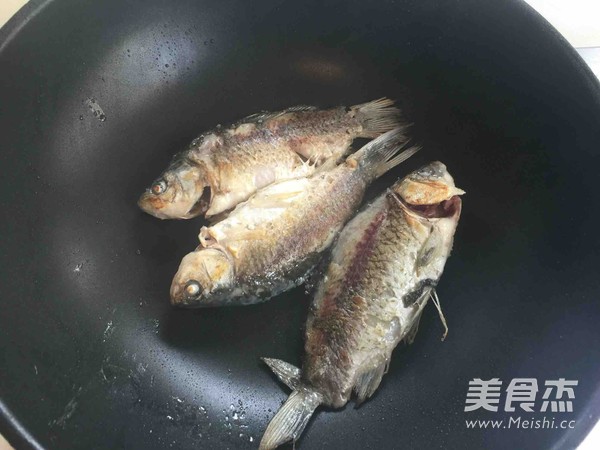 鲫鱼豆腐菌类汤