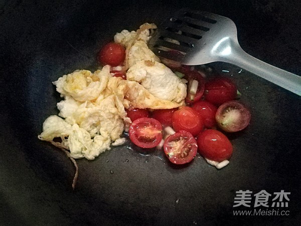 小柿子鸡蛋面片汤