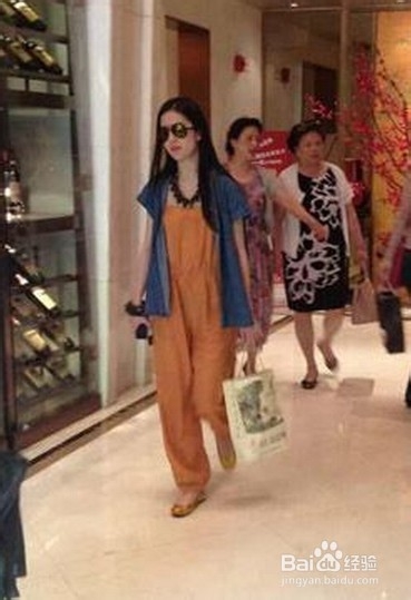 秋天来了，牛仔很忙如何穿搭时尚牛仔?