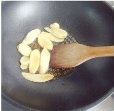 大冷天炖一锅台式的滋补暖身菜------姜母鸭