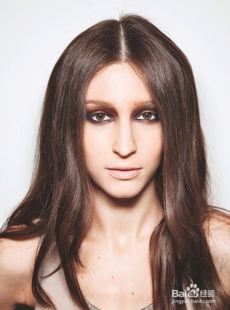 干练中分 打造别具一格女人味，无刘海盛行