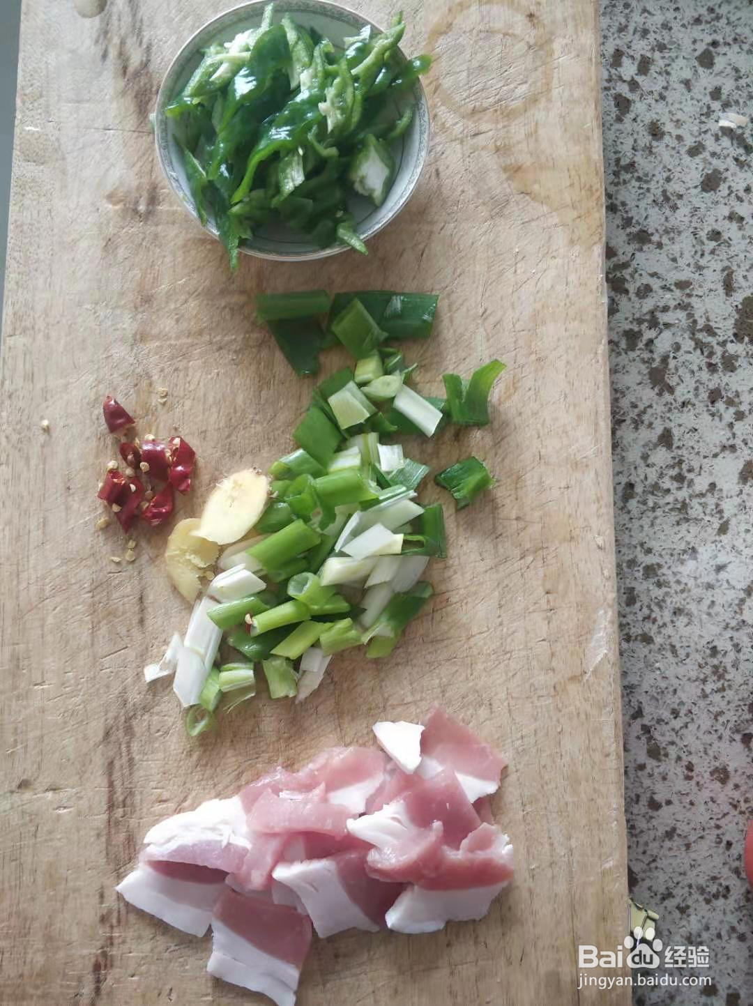 五花肉炒平菇的做法