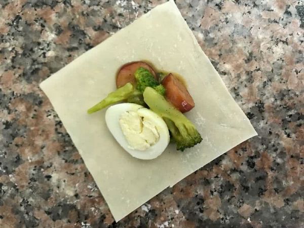 西兰花鹌鹑蛋咖喱饼