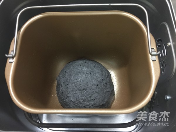 黑芝麻坚果养生欧包