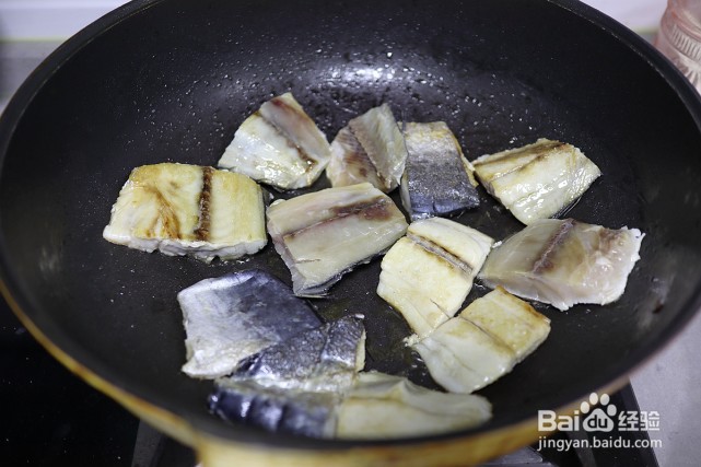 鲅鱼干豆腐煲的制作方法