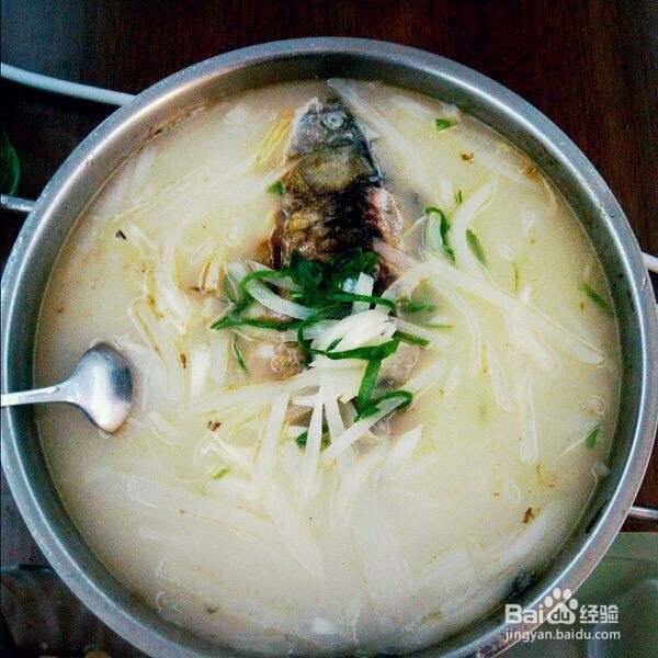 萝卜炖鲫鱼的制作方法