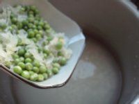 鲜虾银耳豌豆粥的做法