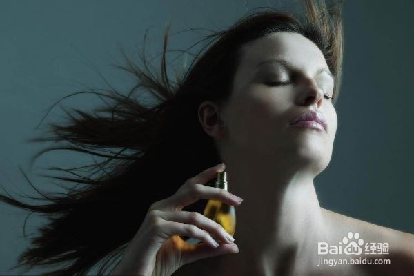 香水喷到眼睛怎么办