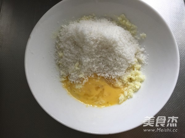 爱心椰蓉面包
