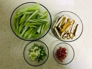 家常版西芹炒豆干