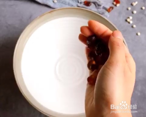 适合新手做的红枣薏米桃胶牛奶