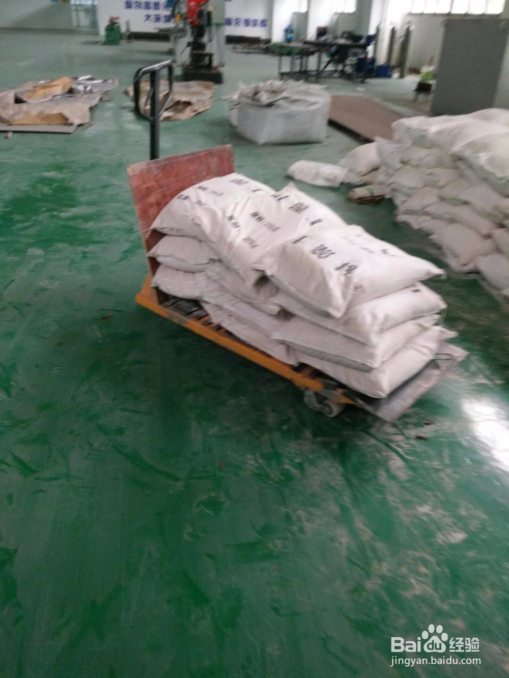 如何使用手推液压车(地牛)