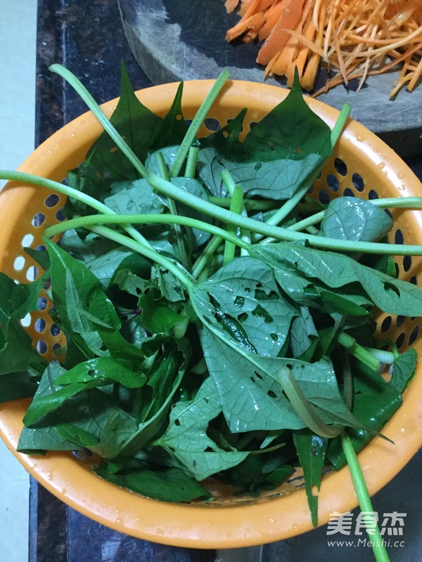 薯苗胡萝卜炒米粉