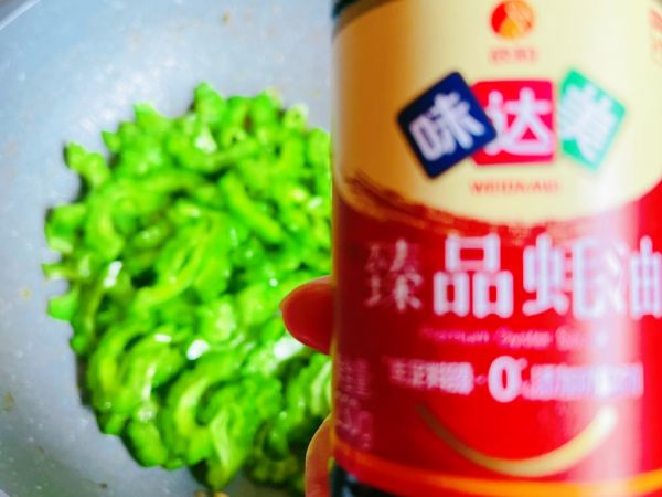 蚝油遇苦瓜肉片