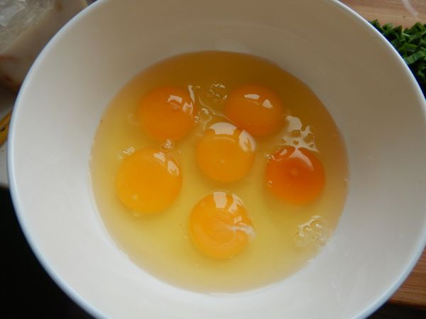 韭菜鸡蛋生煎包