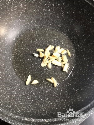 青红椒炒白玉菇的制作方法！