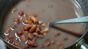 酸菜豆米汤的做法