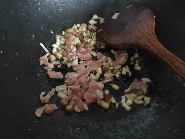 鸡腿包饭丘比沙拉汁