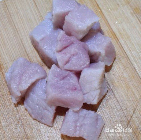 猪肉和它搭配做出一道酸甜可口的美食