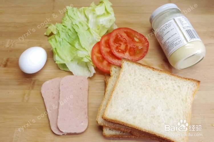 如何制作美味煎蛋火腿三明治？