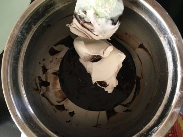可可漩涡奶油裸蛋糕