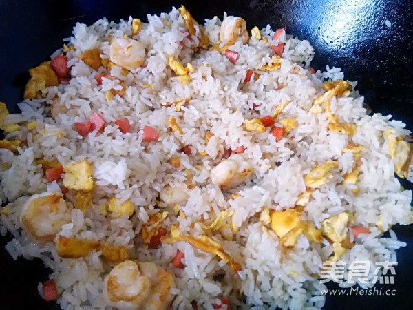虾仁炒饭的做法