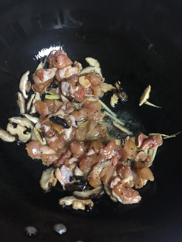 黑椒栗子鸡肉饭