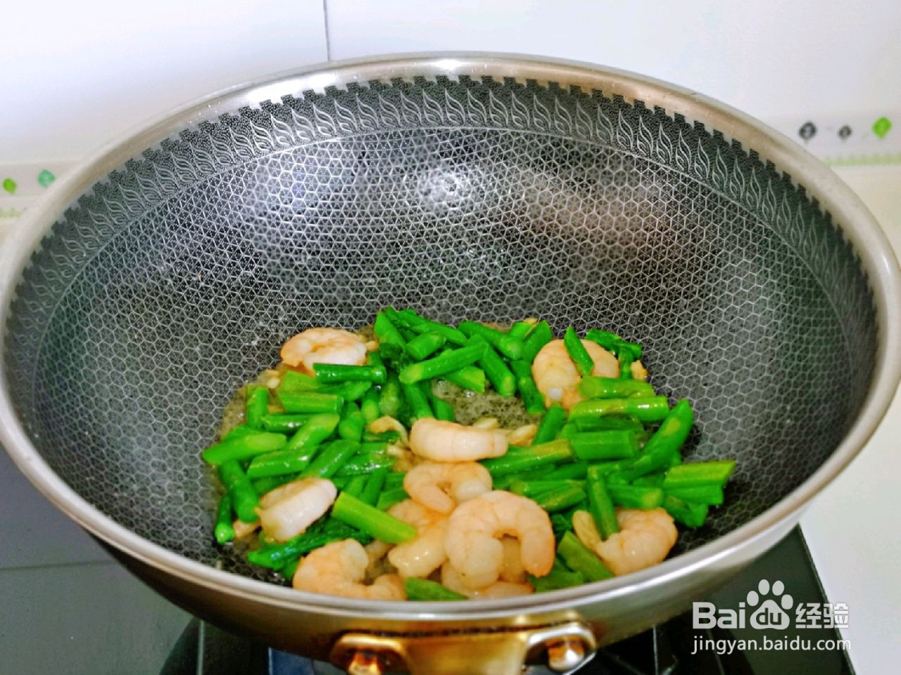 芦笋炒虾仁的做法