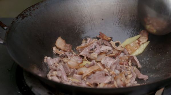 先炒再炖，烧出不一样的肉片汤！