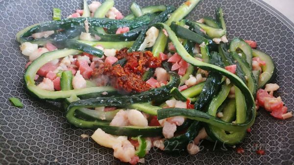 蒜辣肉酱脆瓜条